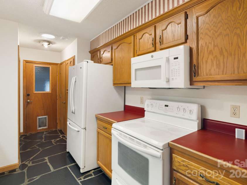 111 Valley View Drive, Mars Hill, NC 28754.  MLS# CAR4330134, YatesRealty ID 1442. 