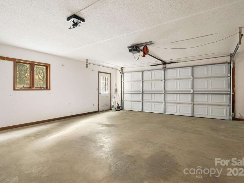 111 Valley View Drive, Mars Hill, NC 28754.  MLS# CAR4330134, YatesRealty ID 1442. 