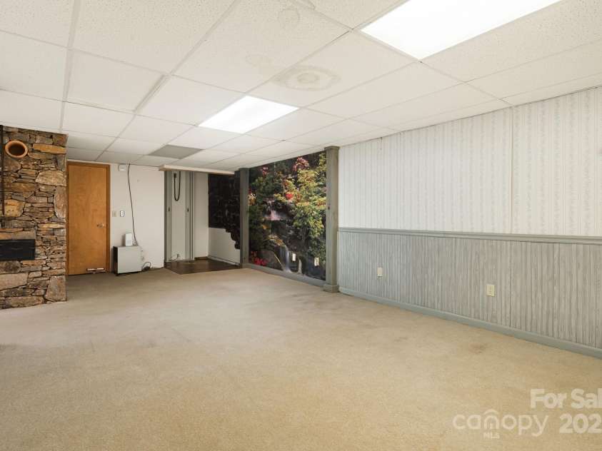 111 Valley View Drive, Mars Hill, NC 28754.  MLS# CAR4330134, YatesRealty ID 1442. 