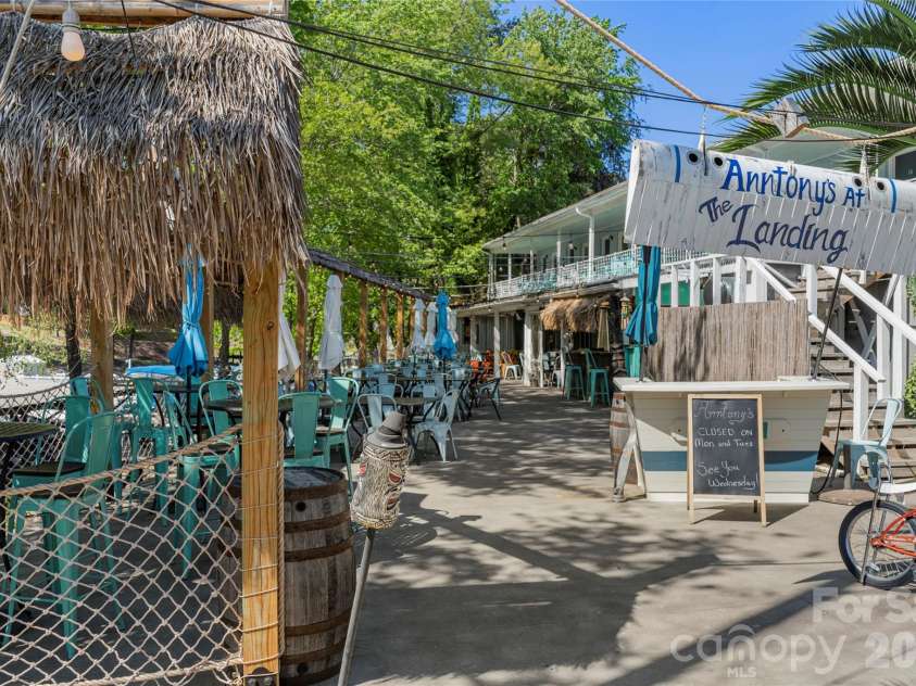 987 Exeter Drive, Sherrills Ford, NC 28673.  MLS# CAR4343027, YatesRealty ID 1442. Sherrills Ford Area