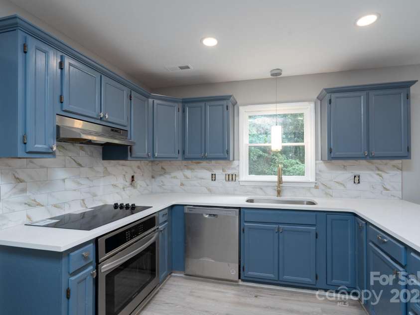 1013 Doby Springs Drive, Charlotte, NC 28262.  MLS# CAR4259903, YatesRealty ID 14420. 