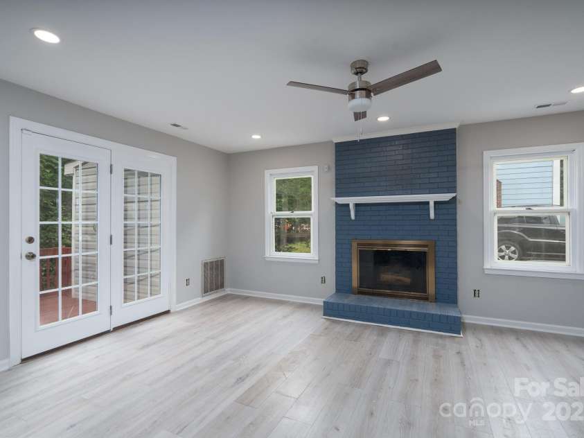 1013 Doby Springs Drive, Charlotte, NC 28262.  MLS# CAR4259903, YatesRealty ID 14420. 