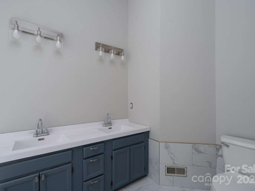 1013 Doby Springs Drive, Charlotte, NC 28262.  MLS# CAR4259903, YatesRealty ID 14420. 