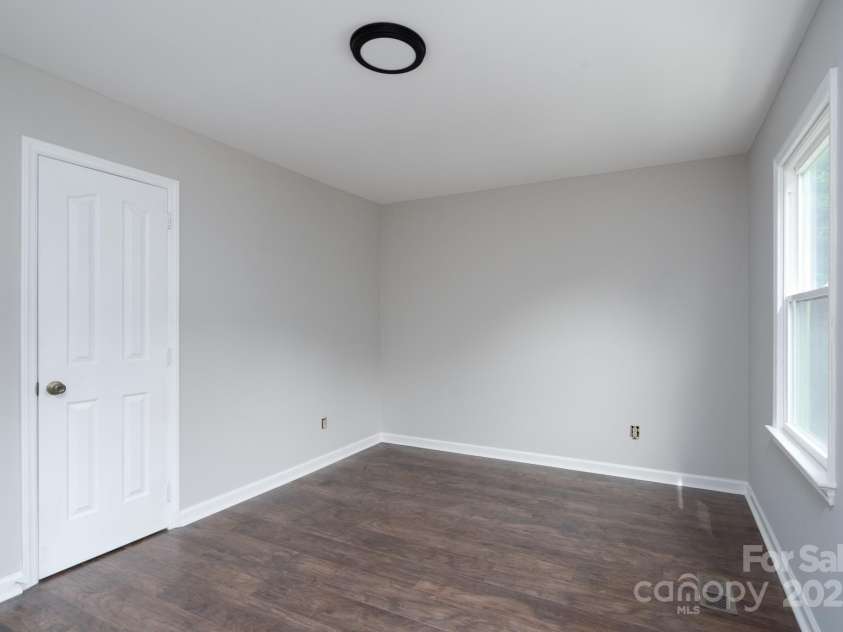 1013 Doby Springs Drive, Charlotte, NC 28262.  MLS# CAR4259903, YatesRealty ID 14420. 