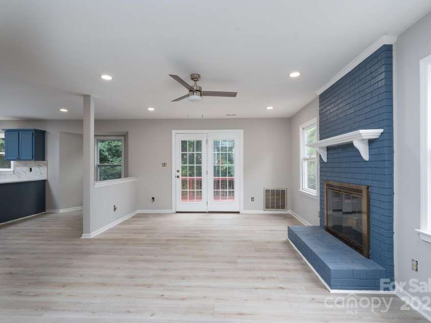 1013 Doby Springs Drive, Charlotte, NC 28262.  MLS# CAR4259903, YatesRealty ID 14420. Family Room
