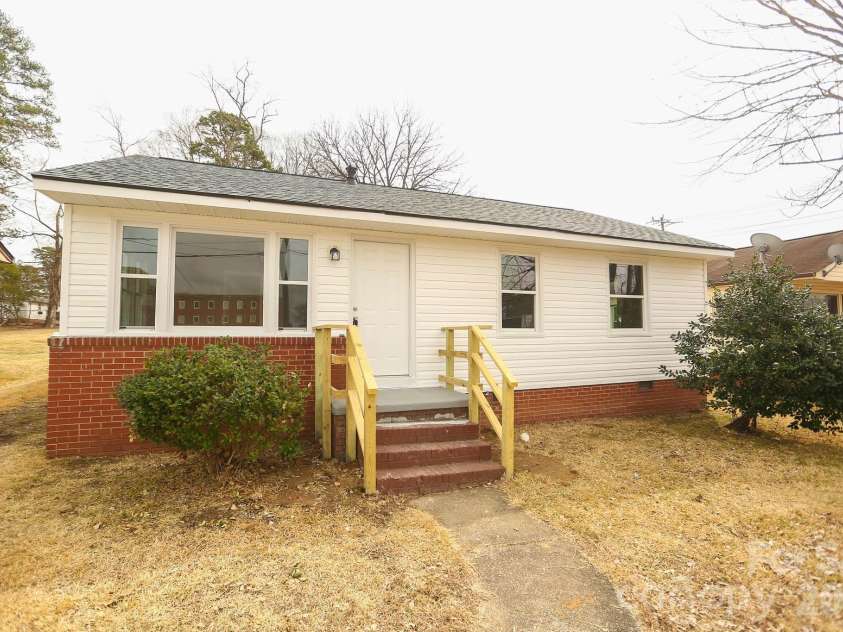 1304 Brenner Avenue, Salisbury, NC 28144.  MLS# CAR4348949, YatesRealty ID 14420. 