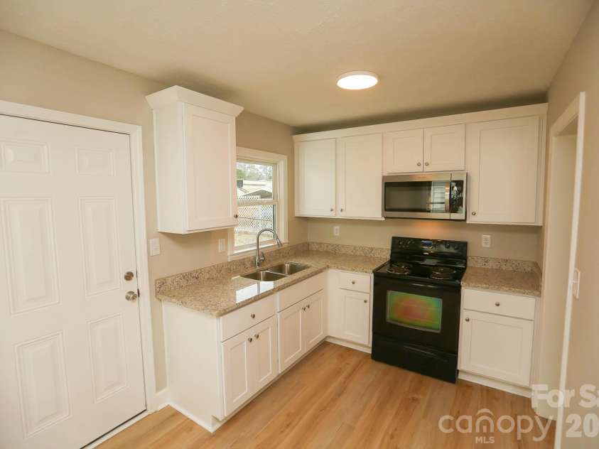 1304 Brenner Avenue, Salisbury, NC 28144.  MLS# CAR4348949, YatesRealty ID 14420. 