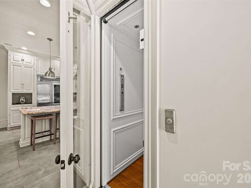 1794 Sterling Road, Charlotte, NC 28209.  MLS# CAR4356734, YatesRealty ID 14422. 