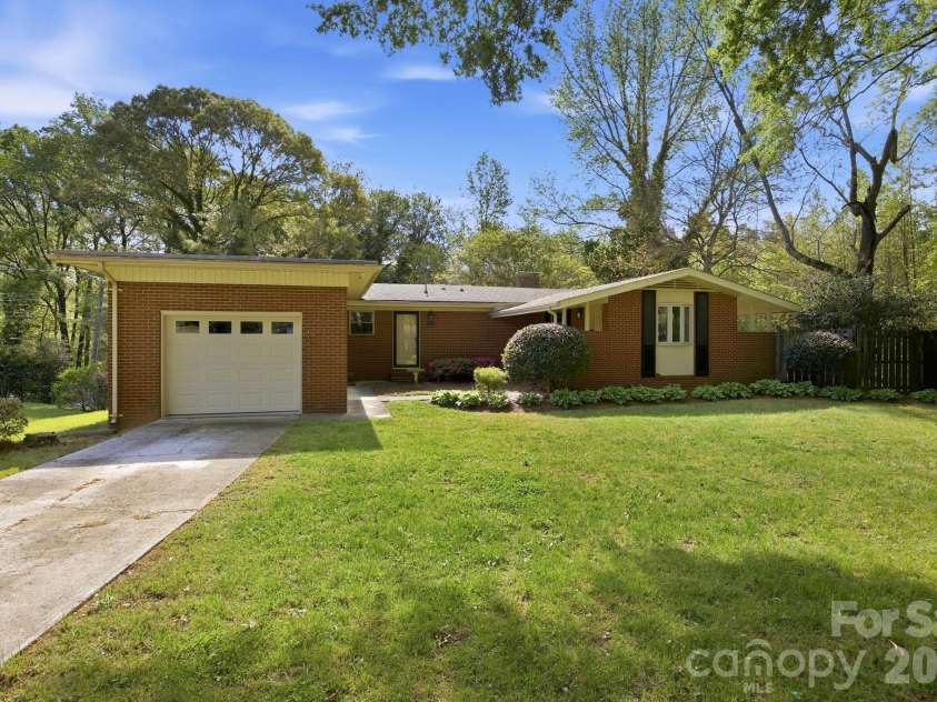 101 Spruce Drive, Salisbury, NC 28147.  MLS# CAR4367850, YatesRealty ID 14423. 