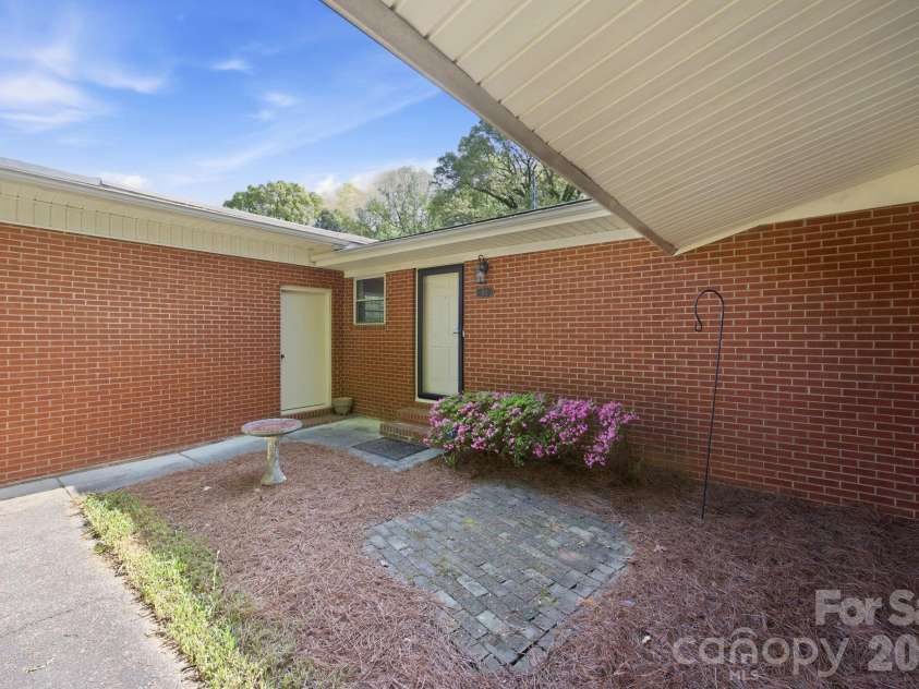 101 Spruce Drive, Salisbury, NC 28147.  MLS# CAR4367850, YatesRealty ID 14423. 