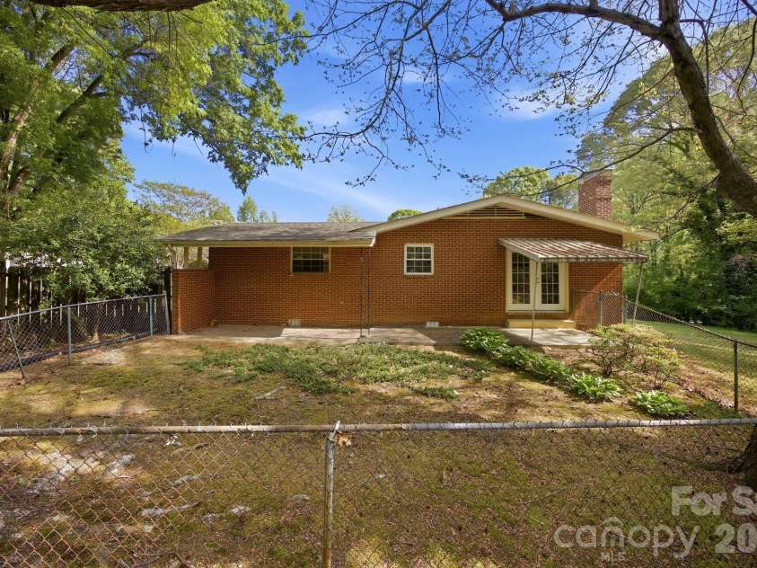 101 Spruce Drive, Salisbury, NC 28147.  MLS# CAR4367850, YatesRealty ID 14423. 