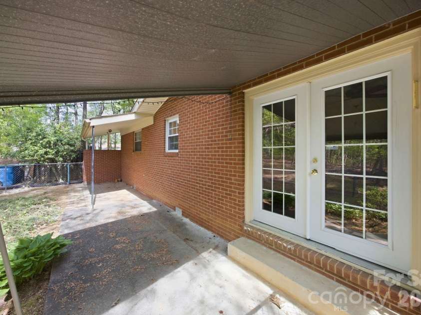 101 Spruce Drive, Salisbury, NC 28147.  MLS# CAR4367850, YatesRealty ID 14423. 