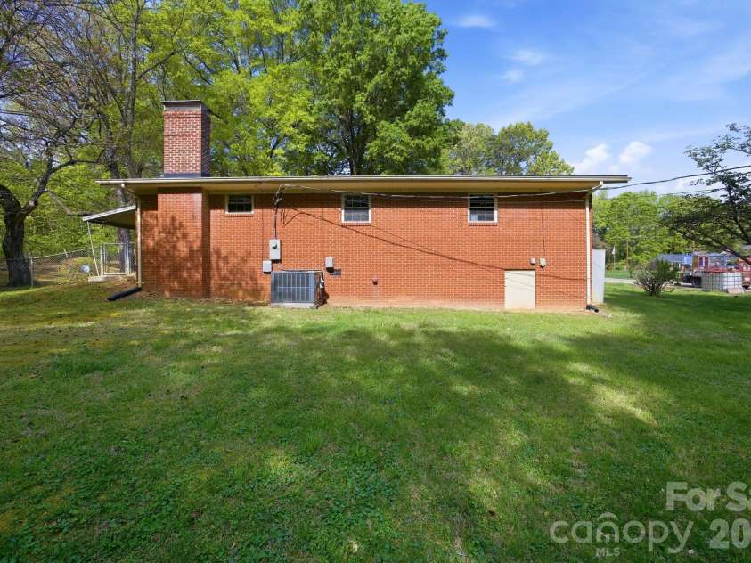 101 Spruce Drive, Salisbury, NC 28147.  MLS# CAR4367850, YatesRealty ID 14423. 