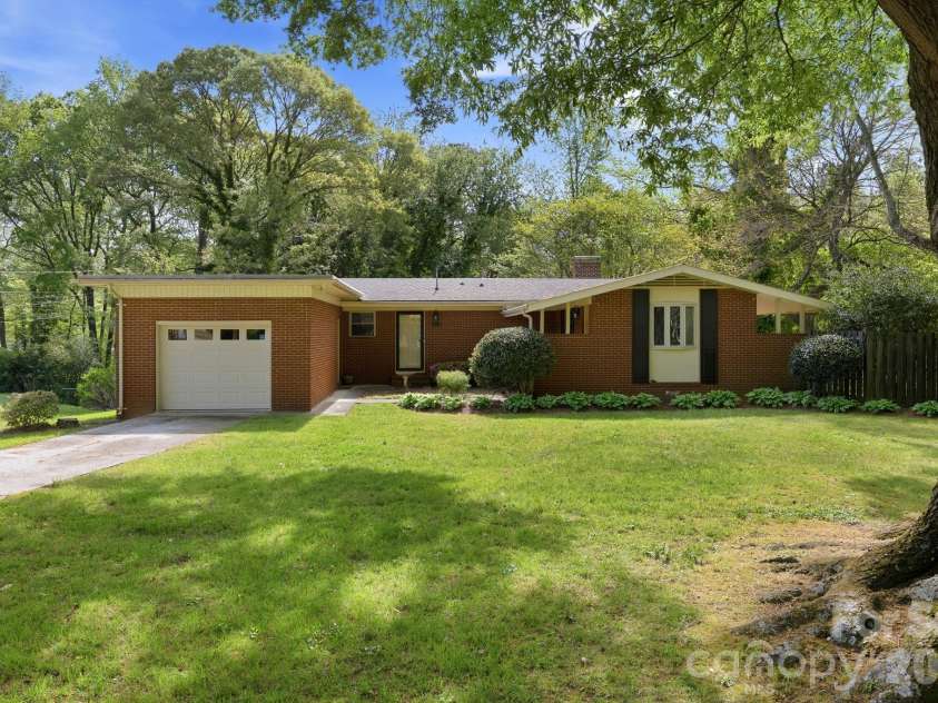 101 Spruce Drive, Salisbury, NC 28147.  MLS# CAR4367850, YatesRealty ID 14423. 