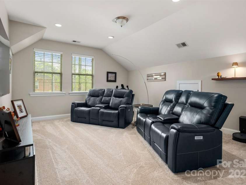 10823 Preservation Park Drive, Charlotte, NC 28214.  MLS# CAR4241793, YatesRealty ID 14423. 