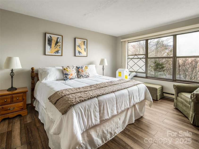 376 Overlook Drive, Burnsville, NC 28714.  MLS# CAR4247465, YatesRealty ID 14424. 