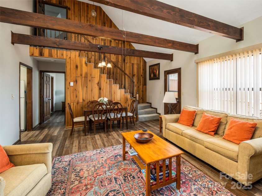 376 Overlook Drive, Burnsville, NC 28714.  MLS# CAR4247465, YatesRealty ID 14424. 