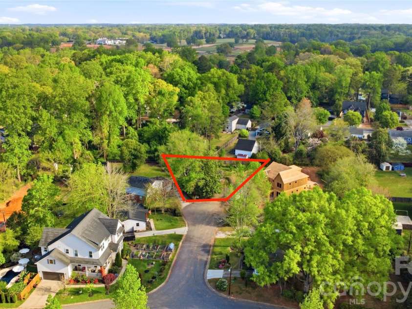 1814 Ferguson Court, Charlotte, NC 28205.  MLS# CAR4367269, YatesRealty ID 14427. 