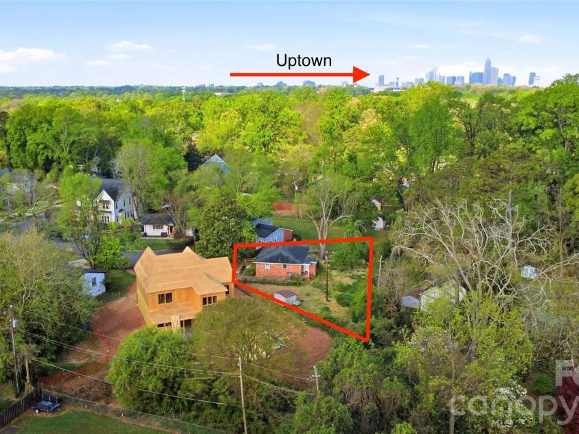 1814 Ferguson Court, Charlotte, NC 28205.  MLS# CAR4367269, YatesRealty ID 14427. Property lines are estimated