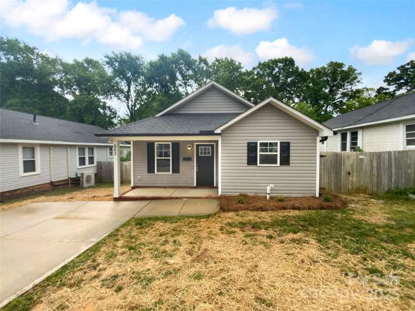 652 Wilson Street, Kannapolis, NC 28083.  MLS# CAR4254326, YatesRealty ID 14429. 
