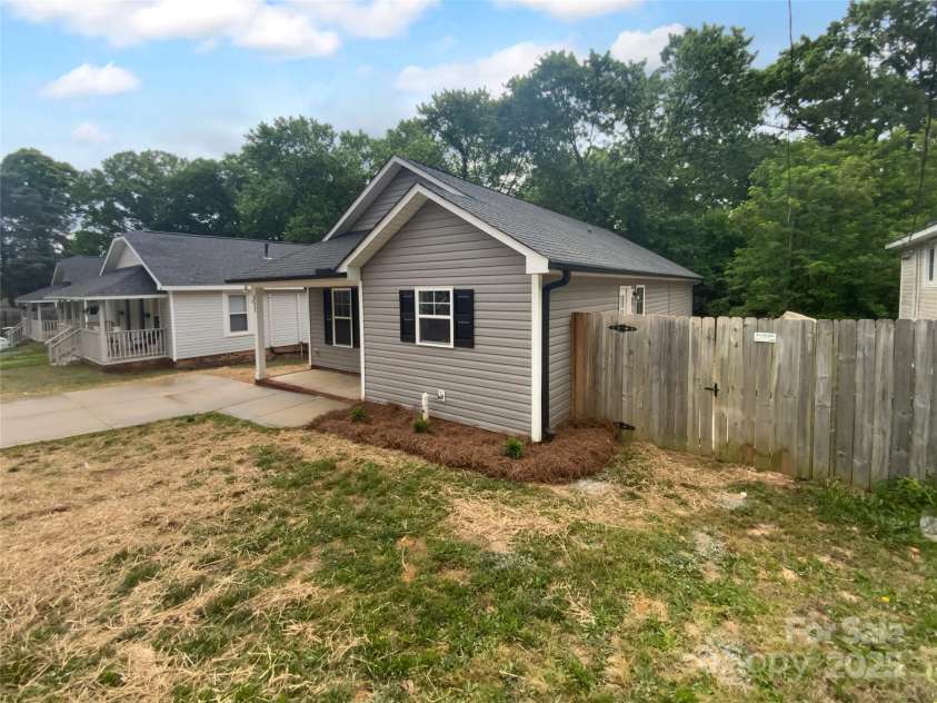 652 Wilson Street, Kannapolis, NC 28083.  MLS# CAR4254326, YatesRealty ID 14429. 