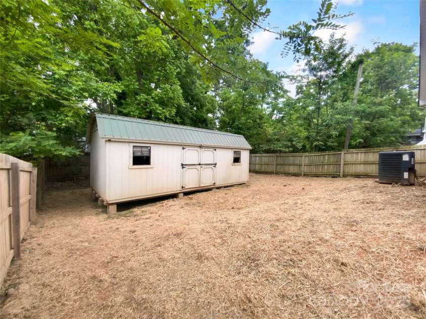 652 Wilson Street, Kannapolis, NC 28083.  MLS# CAR4254326, YatesRealty ID 14429. 