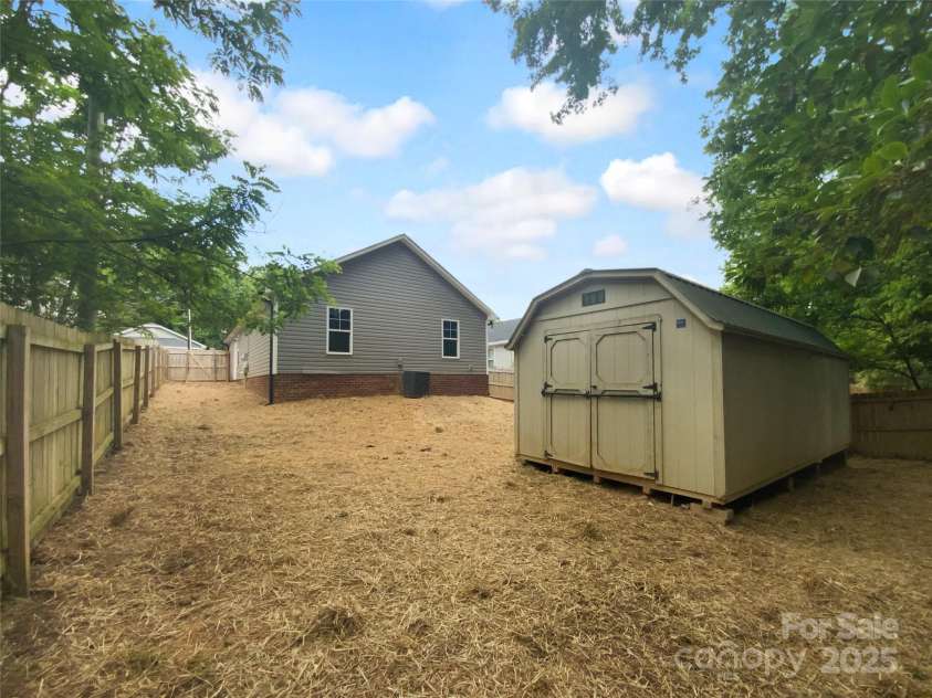 652 Wilson Street, Kannapolis, NC 28083.  MLS# CAR4254326, YatesRealty ID 14429. 