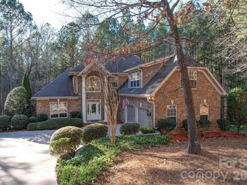 4763 River Hills Drive, Denver, NC 28037.  MLS# CAR4356061, YatesRealty ID 14431. 