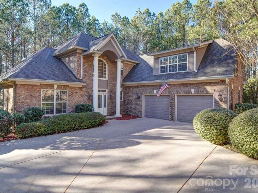 4763 River Hills Drive, Denver, NC 28037.  MLS# CAR4356061, YatesRealty ID 14431. 
