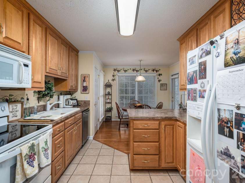 107 Farmwood Drive, Cherryville, NC 28021.  MLS# CAR4333834, YatesRealty ID 14432. Kitchen