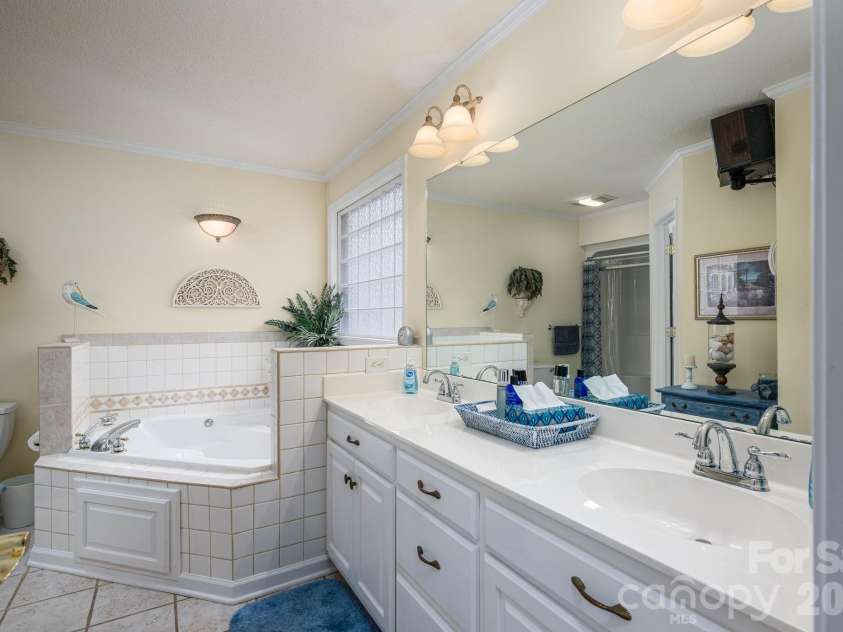 107 Farmwood Drive, Cherryville, NC 28021.  MLS# CAR4333834, YatesRealty ID 14432. Master Bathroom