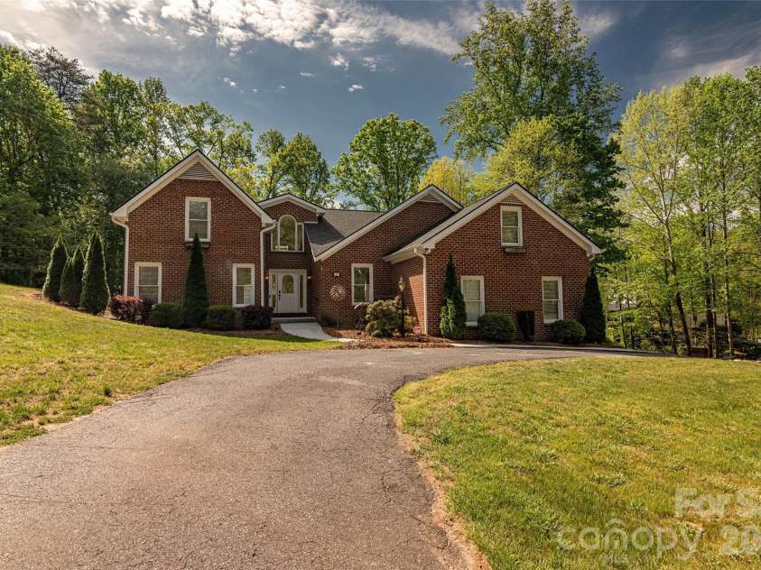 189 Ridgeview Drive, Rutherfordton, NC 28139.  MLS# CAR4369885, YatesRealty ID 14433. 