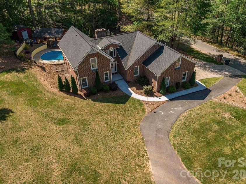 189 Ridgeview Drive, Rutherfordton, NC 28139.  MLS# CAR4369885, YatesRealty ID 14433. 