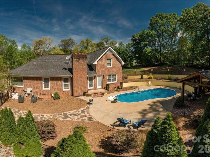 189 Ridgeview Drive, Rutherfordton, NC 28139.  MLS# CAR4369885, YatesRealty ID 14433. 