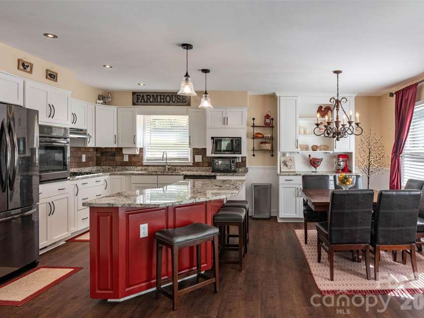 189 Ridgeview Drive, Rutherfordton, NC 28139.  MLS# CAR4369885, YatesRealty ID 14433. 