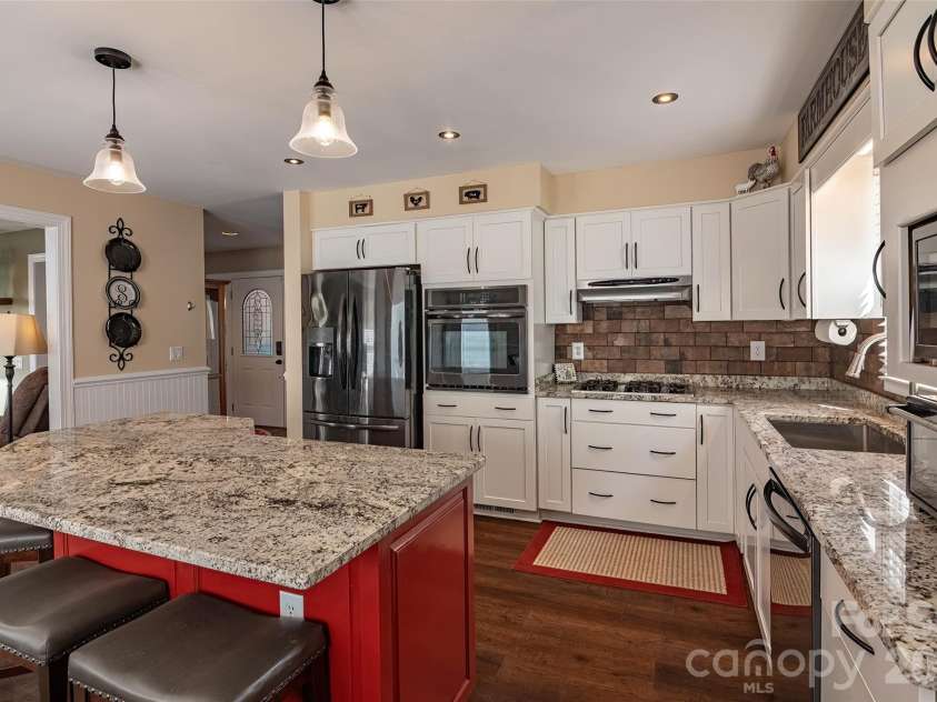 189 Ridgeview Drive, Rutherfordton, NC 28139.  MLS# CAR4369885, YatesRealty ID 14433. 