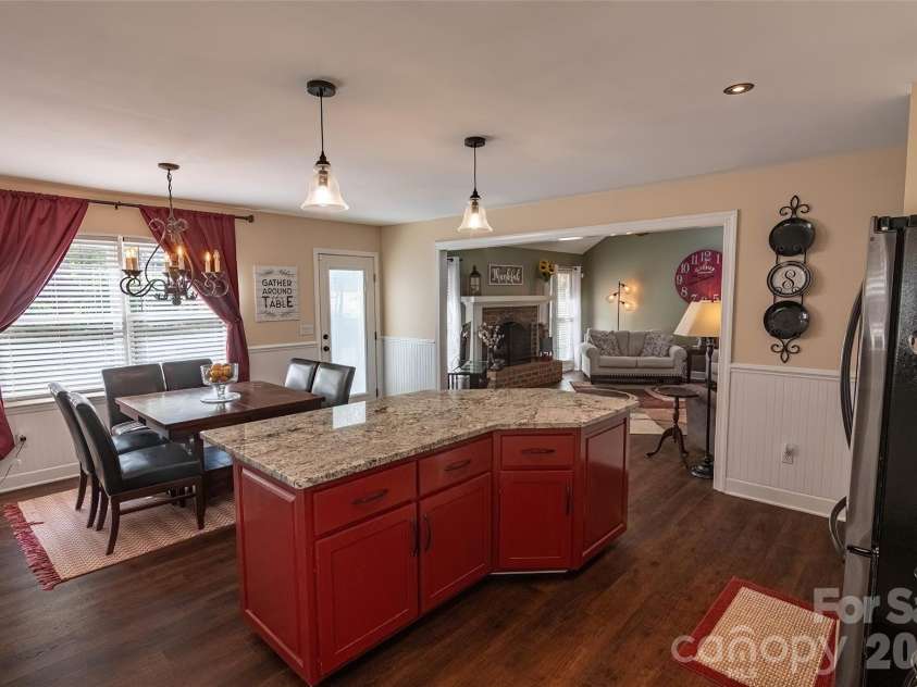 189 Ridgeview Drive, Rutherfordton, NC 28139.  MLS# CAR4369885, YatesRealty ID 14433. 