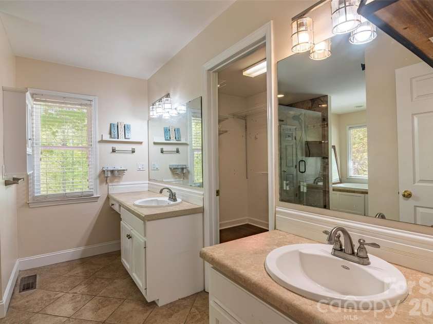 189 Ridgeview Drive, Rutherfordton, NC 28139.  MLS# CAR4369885, YatesRealty ID 14433. 