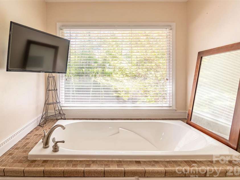 189 Ridgeview Drive, Rutherfordton, NC 28139.  MLS# CAR4369885, YatesRealty ID 14433. 