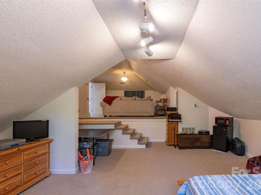 189 Ridgeview Drive, Rutherfordton, NC 28139.  MLS# CAR4369885, YatesRealty ID 14433. 