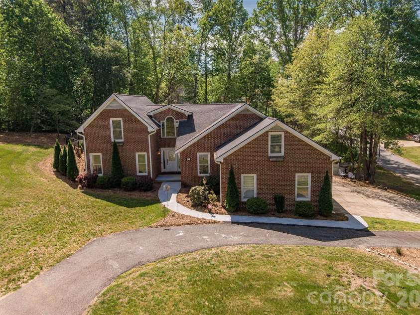 189 Ridgeview Drive, Rutherfordton, NC 28139.  MLS# CAR4369885, YatesRealty ID 14433. 