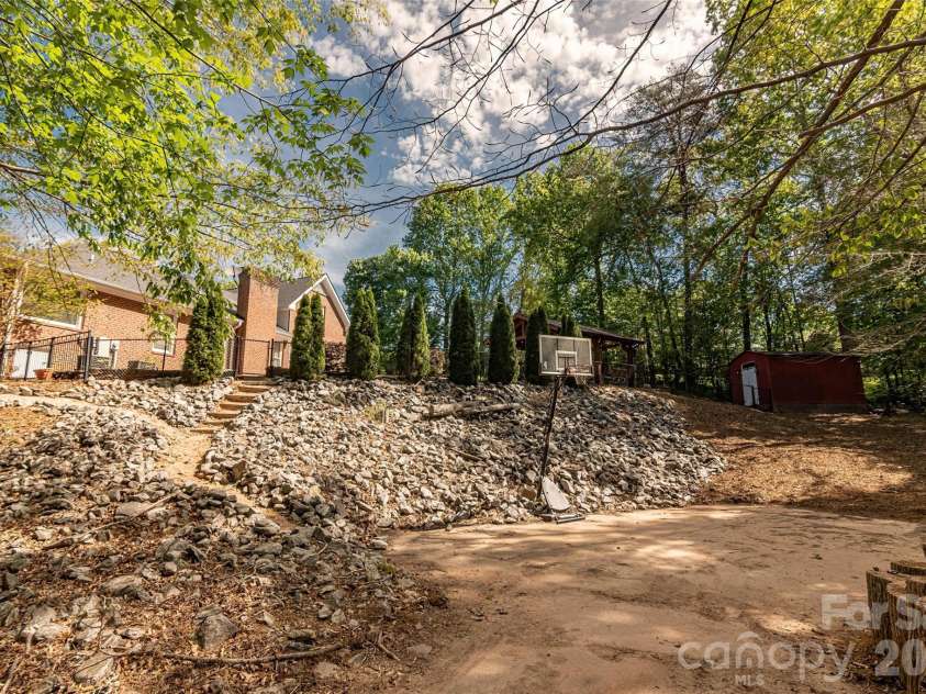 189 Ridgeview Drive, Rutherfordton, NC 28139.  MLS# CAR4369885, YatesRealty ID 14433. 