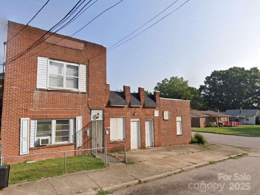 1205 Bank Street, Salisbury, NC 28144.  MLS# CAR4244422, YatesRealty ID 14436. 