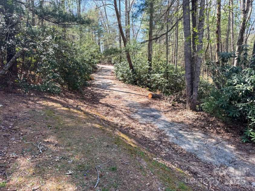 137 Onuska View Drive, Hendersonville, NC 28792.  MLS# CAR4261195, YatesRealty ID 14437. 