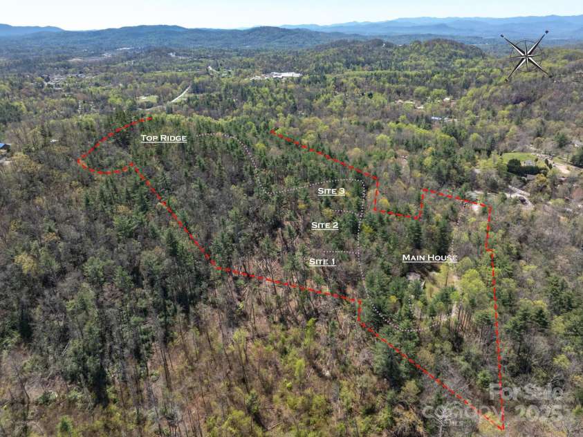 137 Onuska View Drive, Hendersonville, NC 28792.  MLS# CAR4261195, YatesRealty ID 14437. 