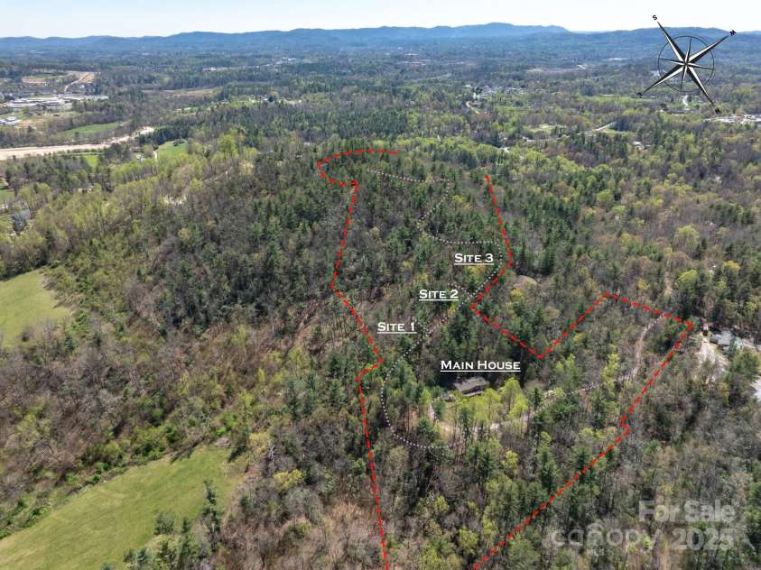 137 Onuska View Drive, Hendersonville, NC 28792.  MLS# CAR4261195, YatesRealty ID 14437. 