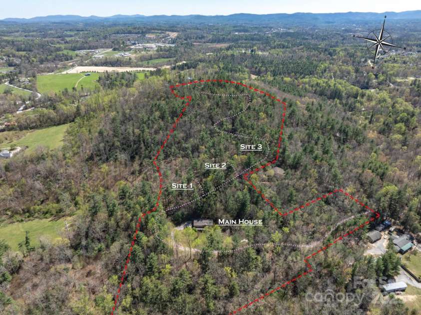 137 Onuska View Drive, Hendersonville, NC 28792.  MLS# CAR4261195, YatesRealty ID 14437. 