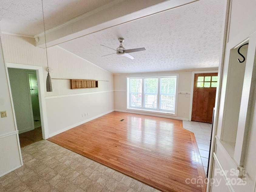 137 Onuska View Drive, Hendersonville, NC 28792.  MLS# CAR4261195, YatesRealty ID 14437. 