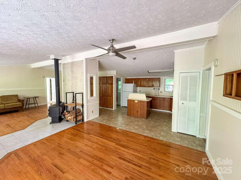 137 Onuska View Drive, Hendersonville, NC 28792.  MLS# CAR4261195, YatesRealty ID 14437. 