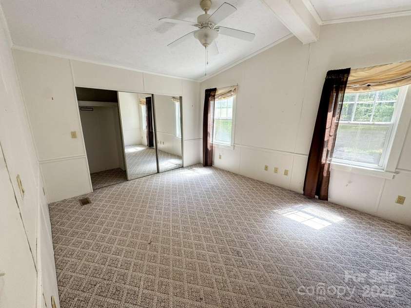 137 Onuska View Drive, Hendersonville, NC 28792.  MLS# CAR4261195, YatesRealty ID 14437. 